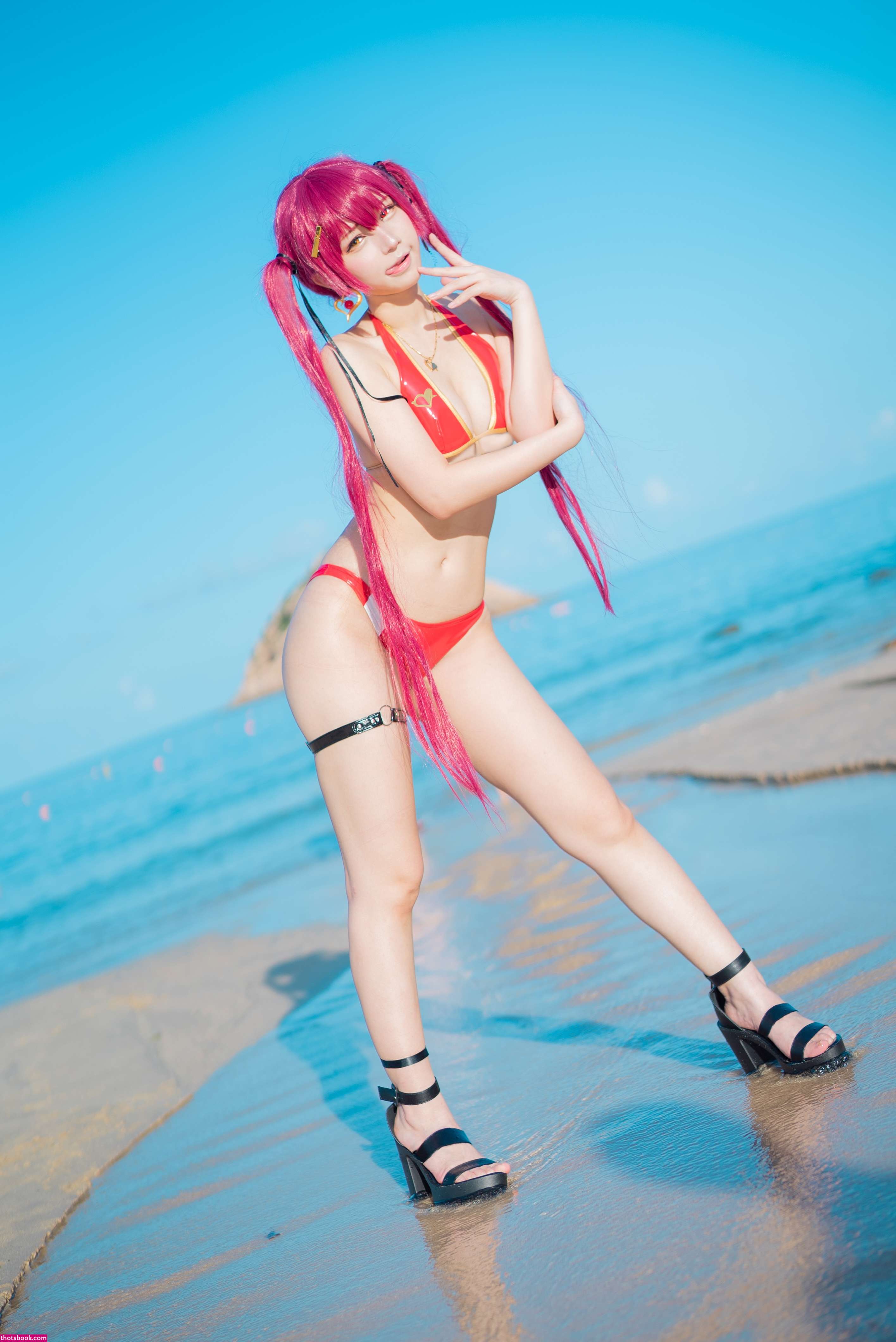 Hanari Takanashi Photo #6