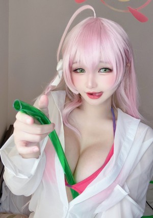 Hanari Takanashi Photo #70