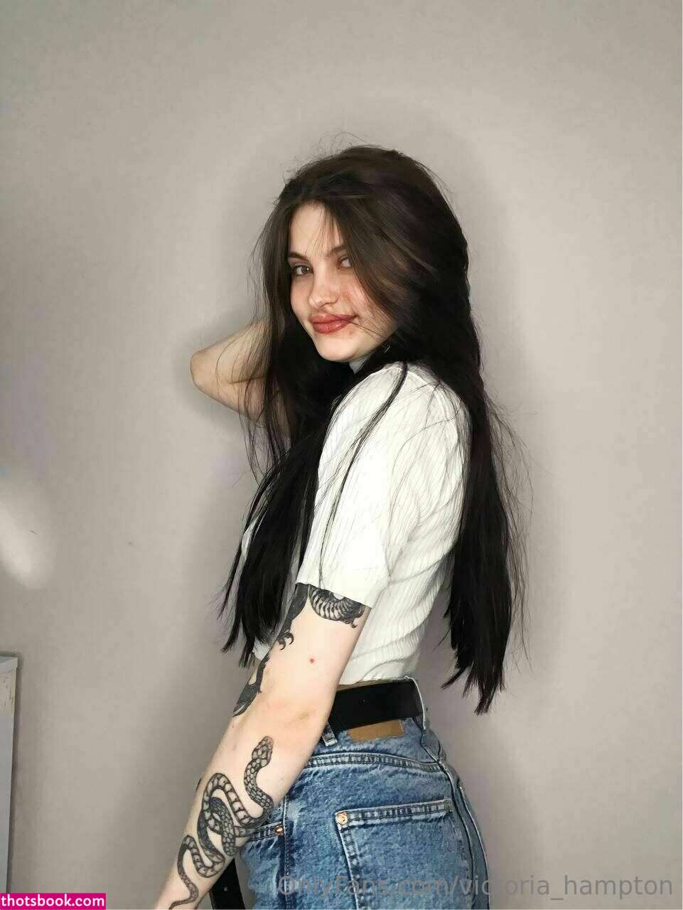 Victoria Hampton Photo #21