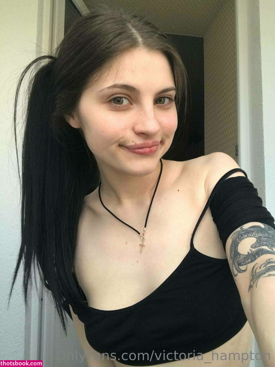 Victoria Hampton Photo #25