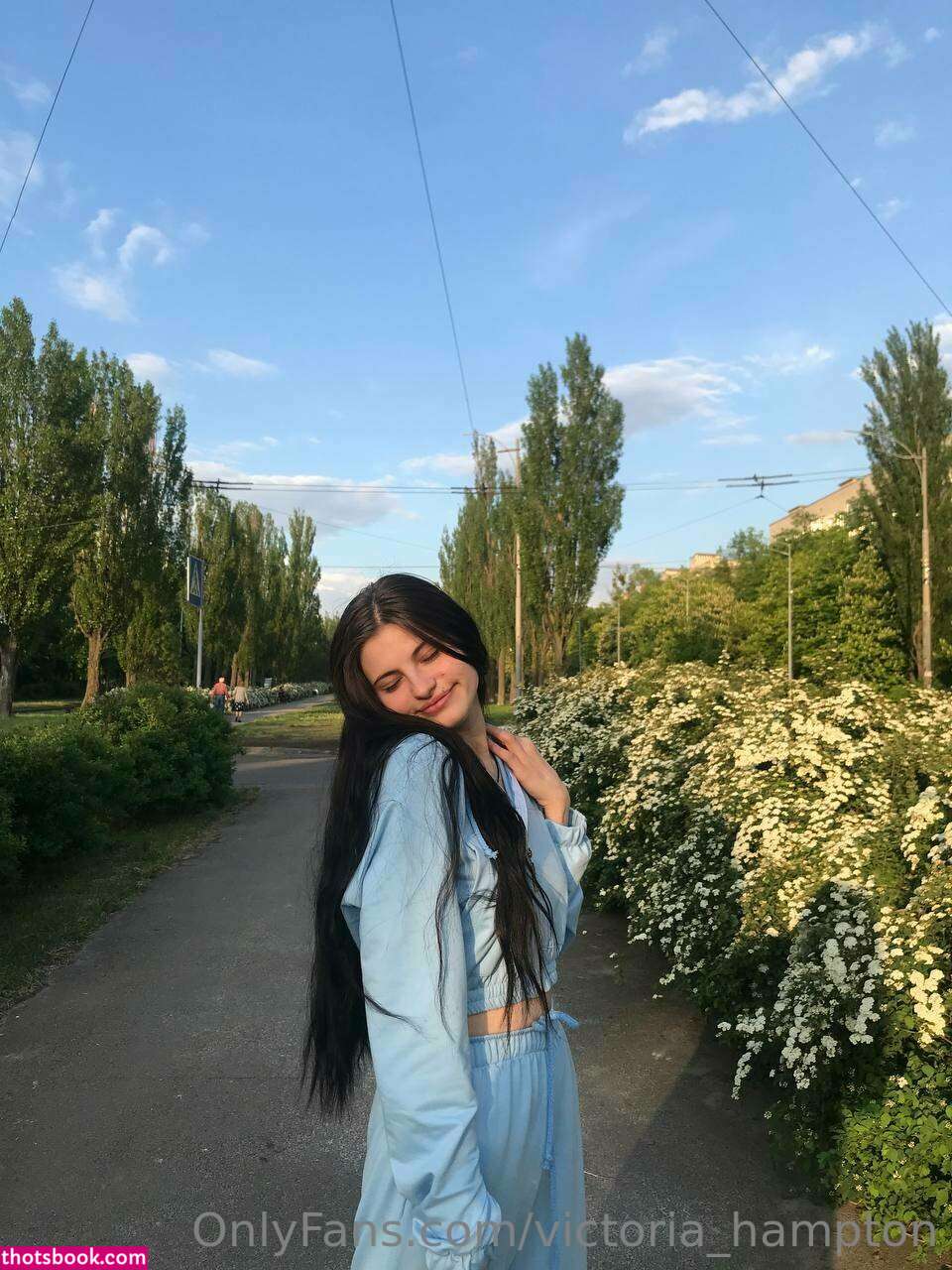 Victoria Hampton Photo #26