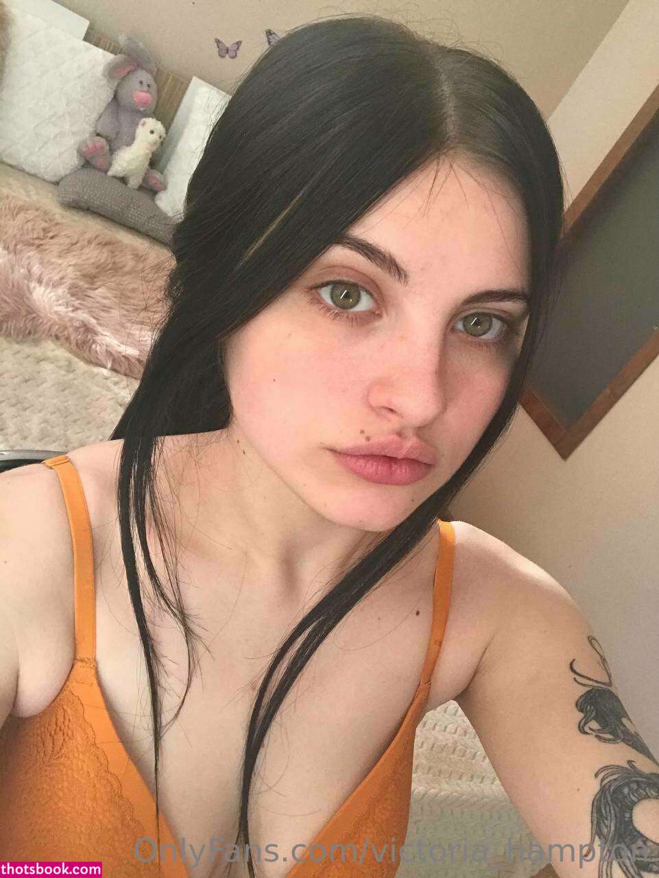 Victoria Hampton Photo #29