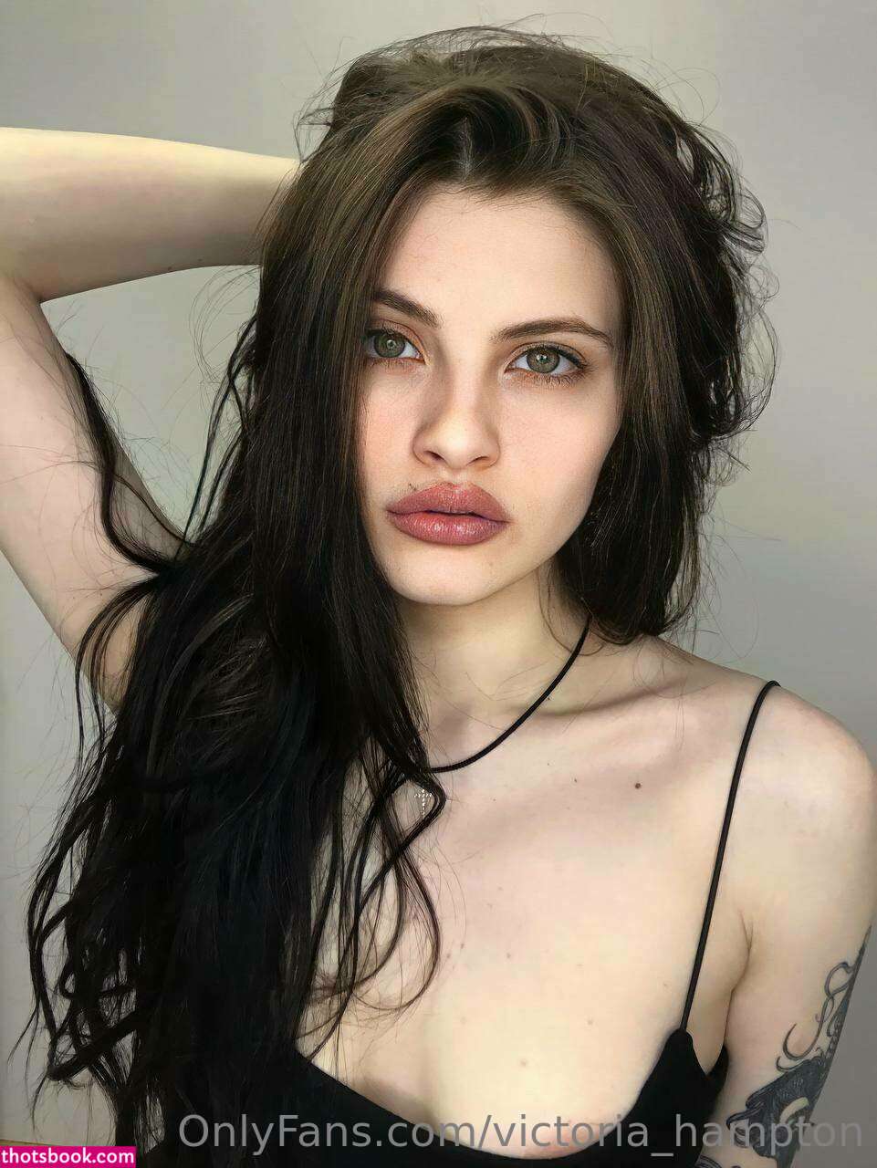 Victoria Hampton Photo #38