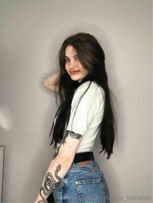 Victoria Hampton Photo #21