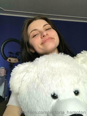 Victoria Hampton Photo #22