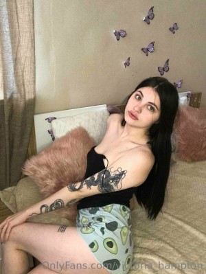 Victoria Hampton Photo #39