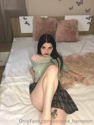 Victoria Hampton Photo #48