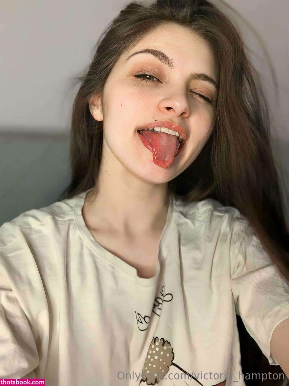 Victoria Hampton Photo #73