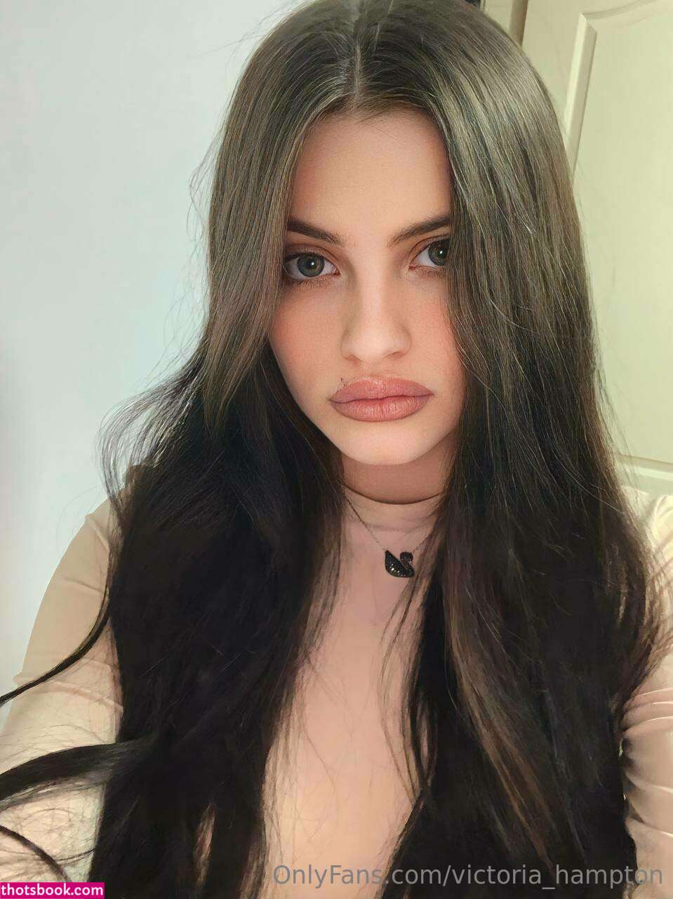 Victoria Hampton Photo #102