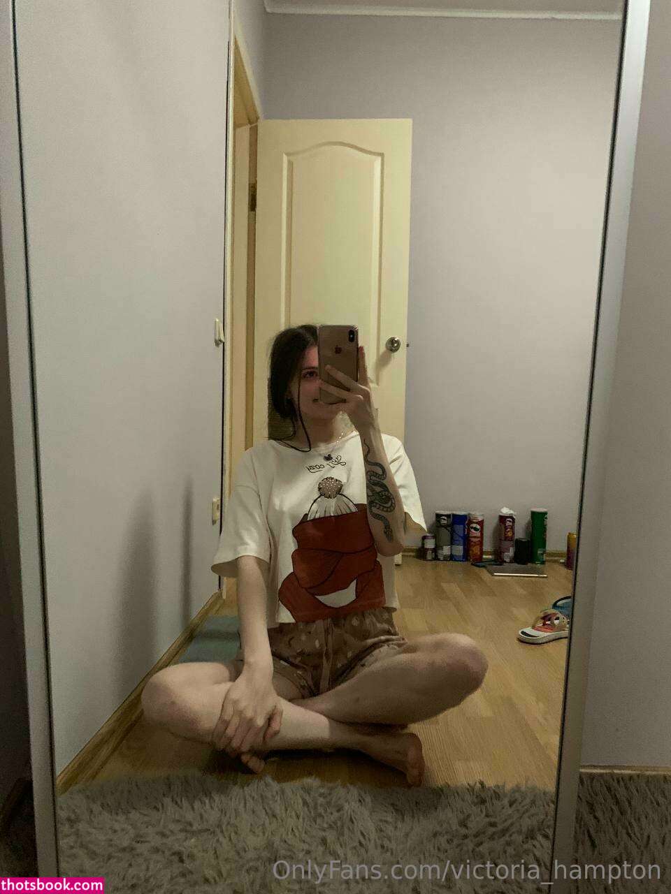 Victoria Hampton Photo #107