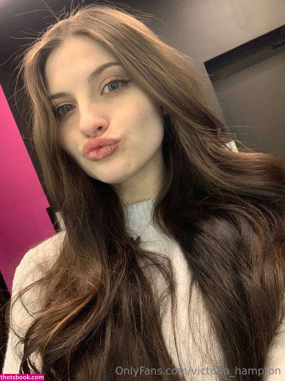 Victoria Hampton Photo #113