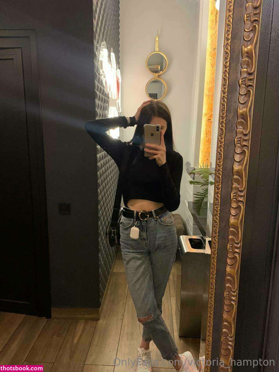 Victoria Hampton Photo #116