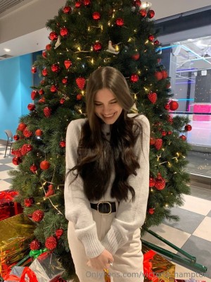 Victoria Hampton Photo #71