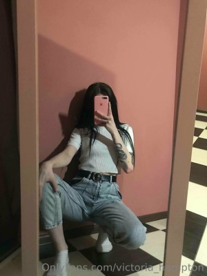 Victoria Hampton Photo #80