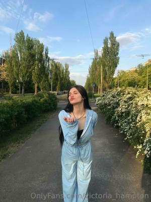 Victoria Hampton Photo #120