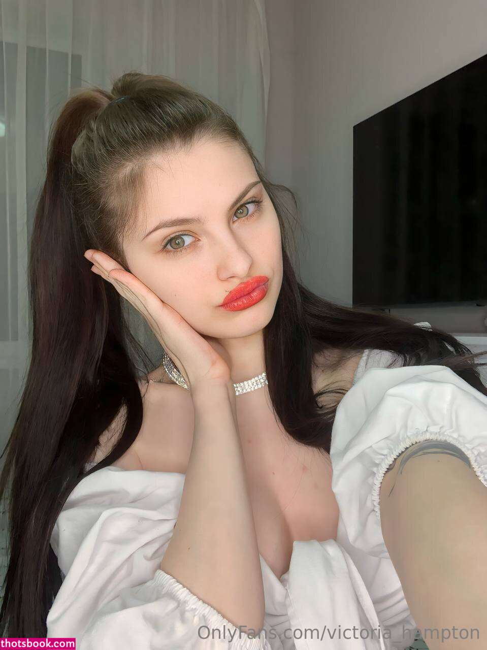 Victoria Hampton Photo #135