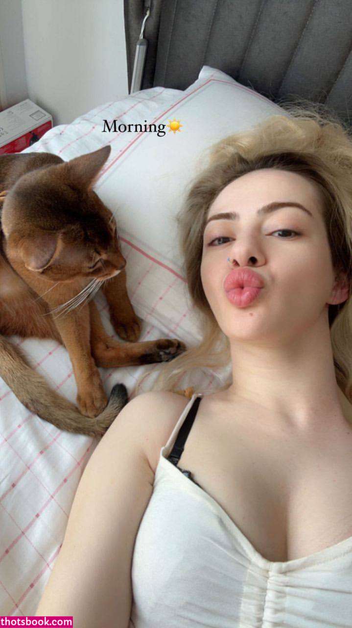 Oznur Guven Photo #74