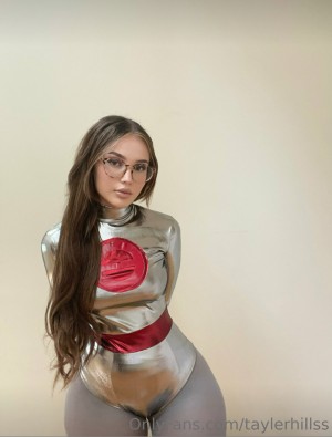 Tayler Hills Photo #745