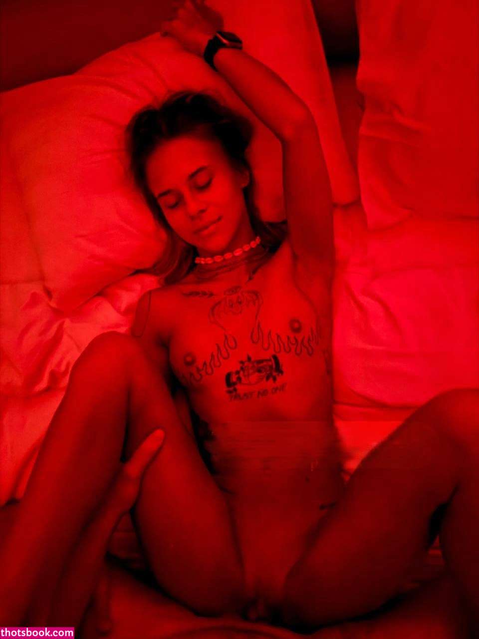 stretchyholly Photo #7