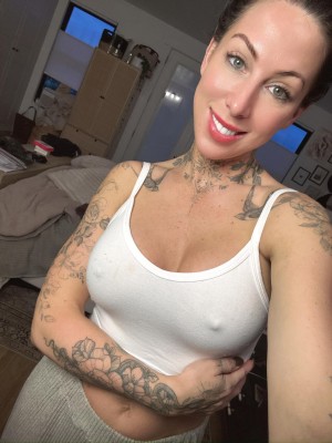 naughtybrunchwife Photo #4