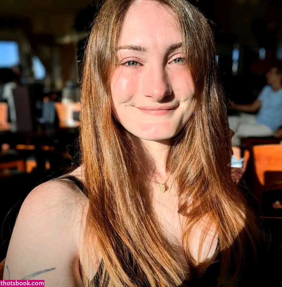 Redheadgivesyouwings Photo #1