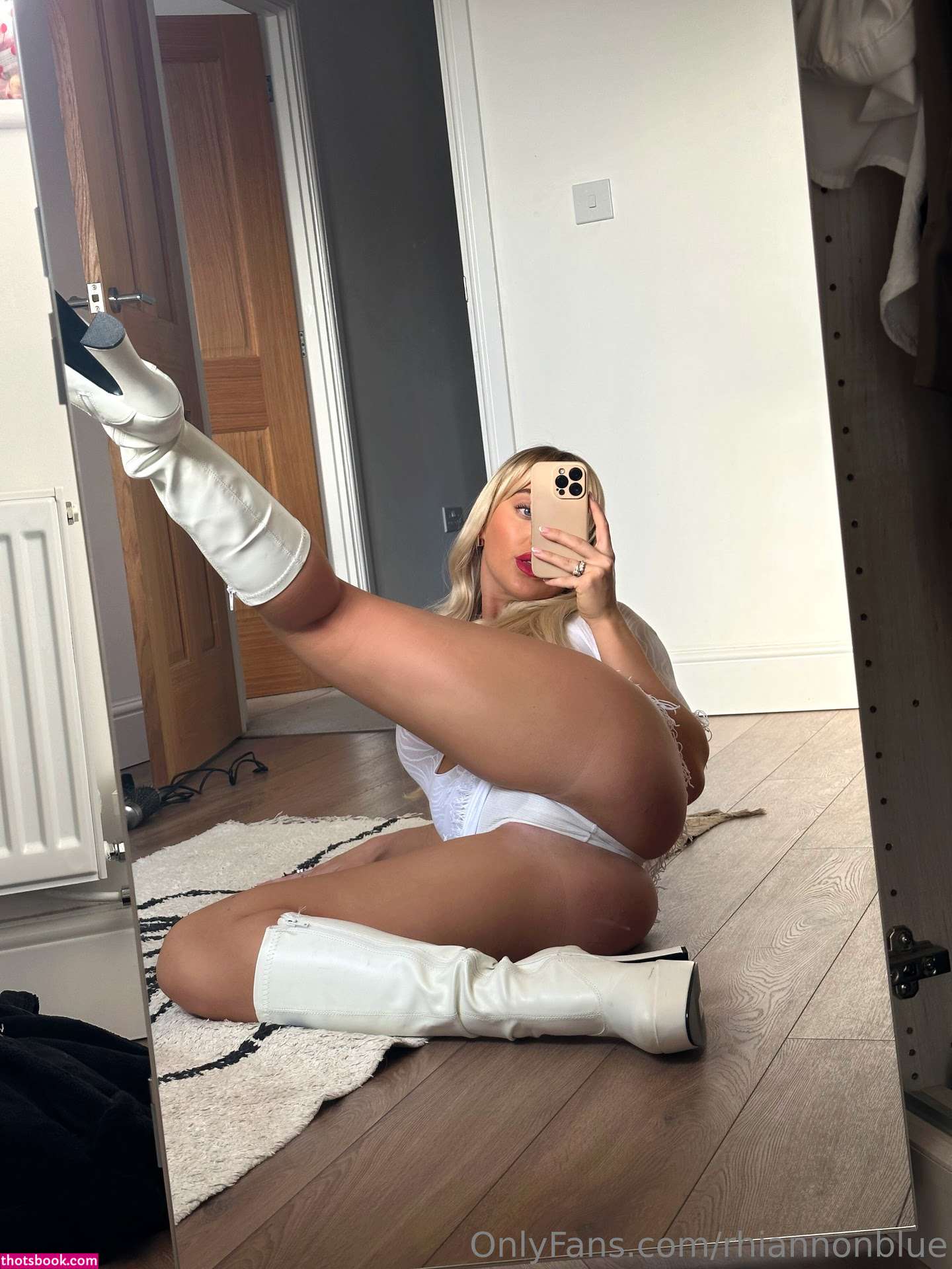 Rhiannon Blue Photo #814