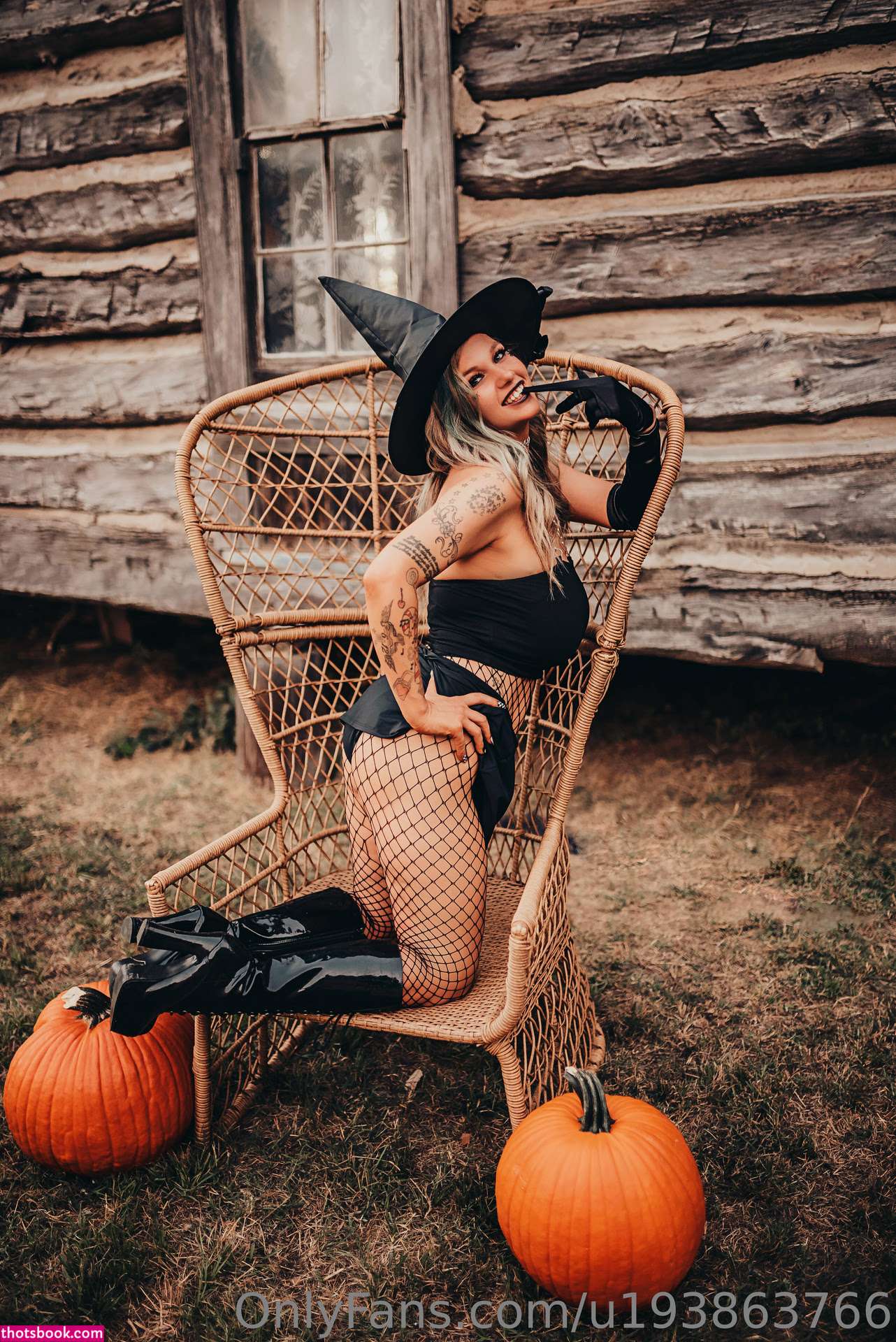 nicolethedirttracktrophygirl Photo #8