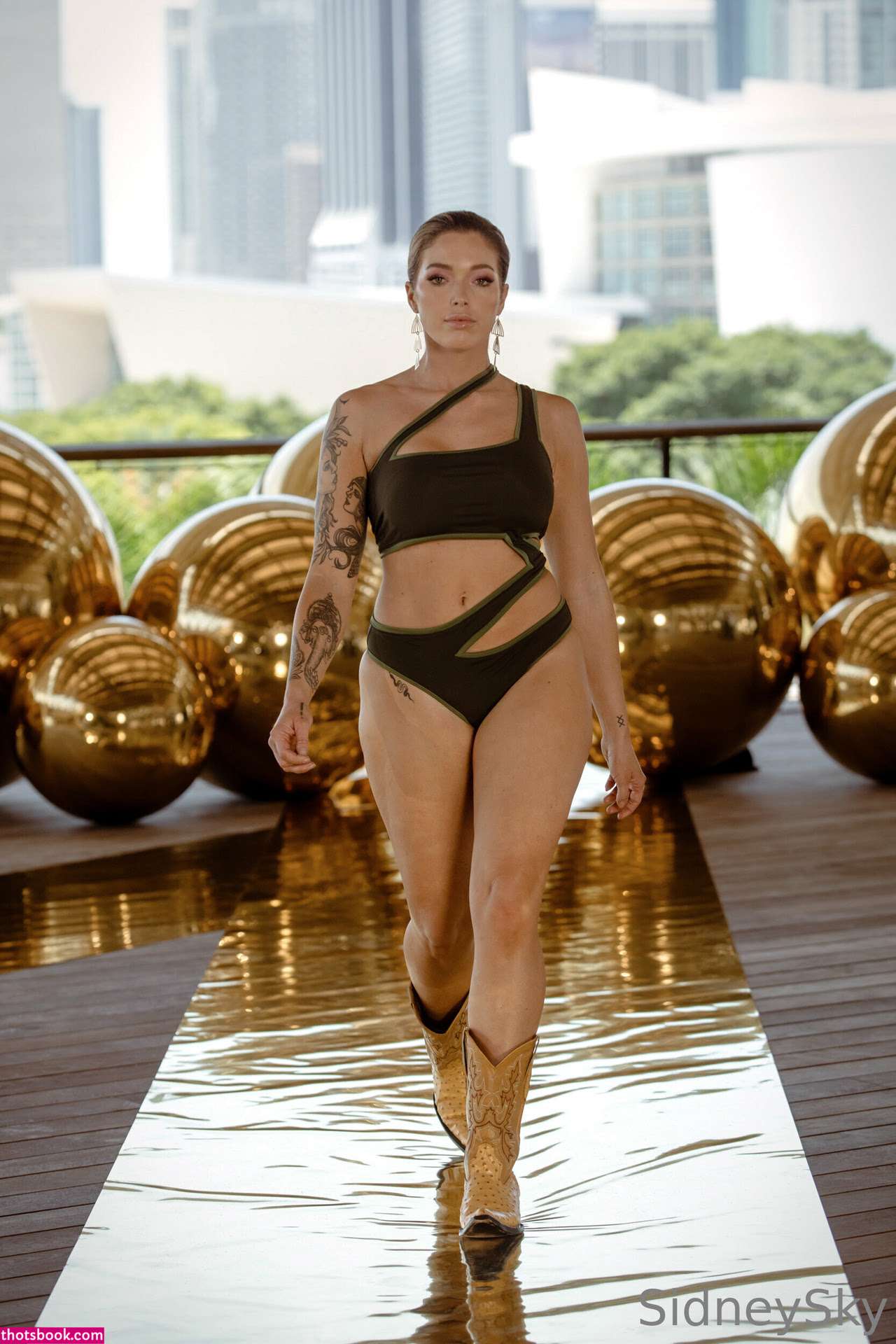 Sidney Sky Photo #61