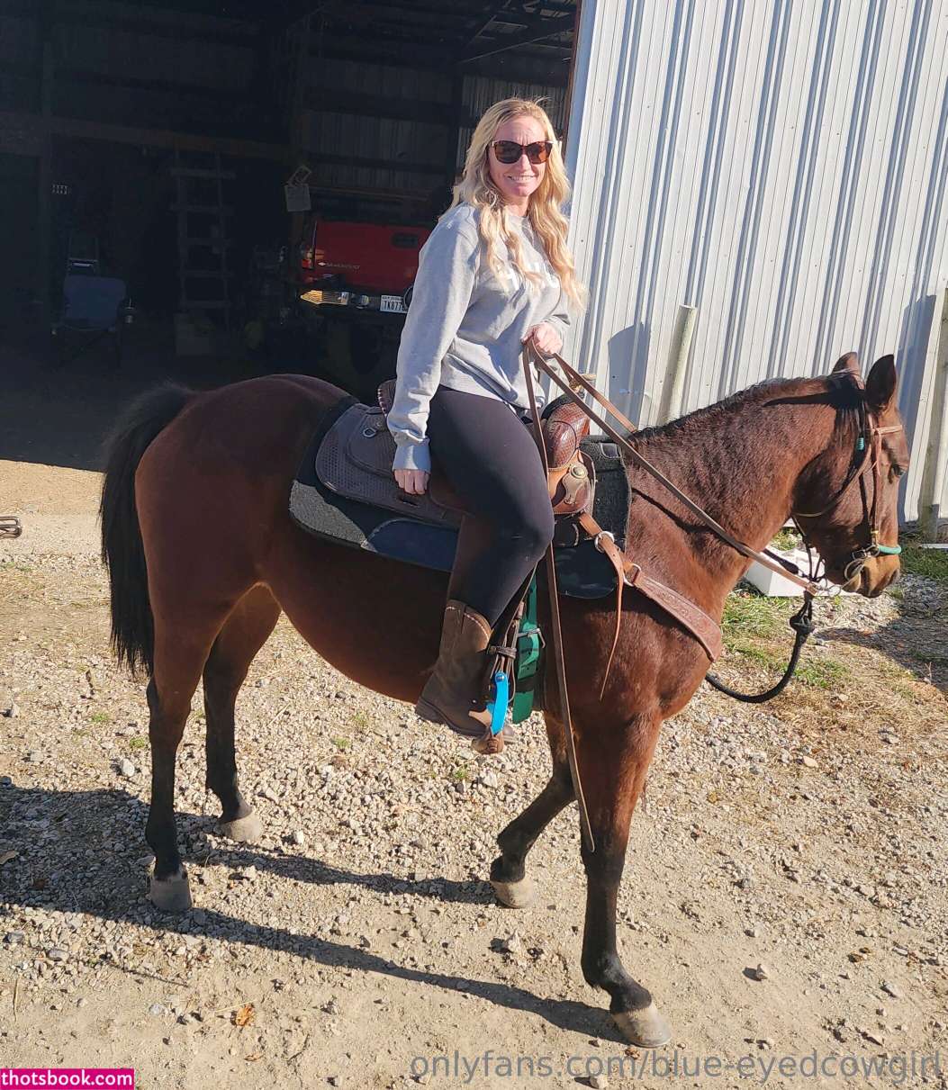 Blue eyedcowgirl Photo #15
