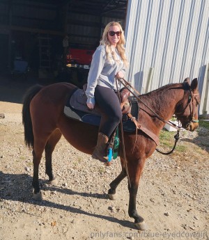 Blue eyedcowgirl Photo #15