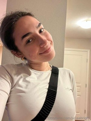 Julia Bright Photo #329