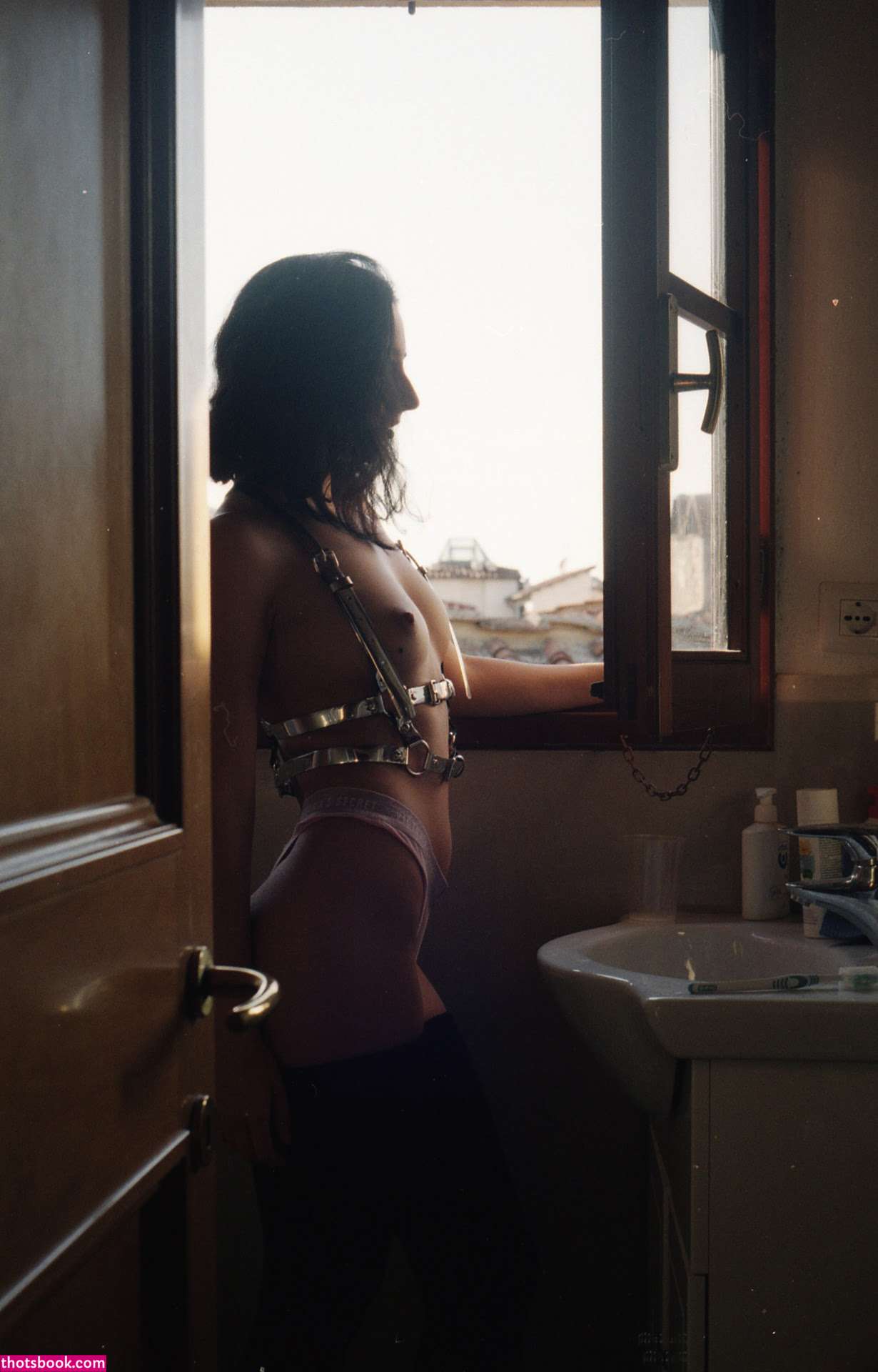 Kira Oneida Photo #12