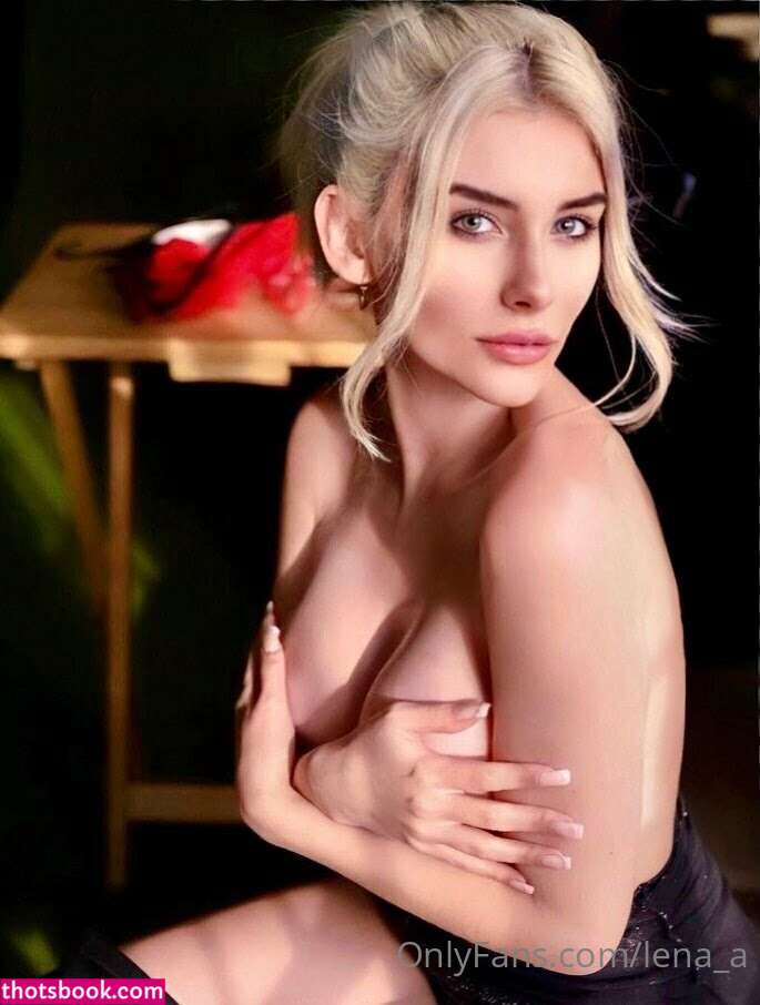 Olivia Collins Photo #10