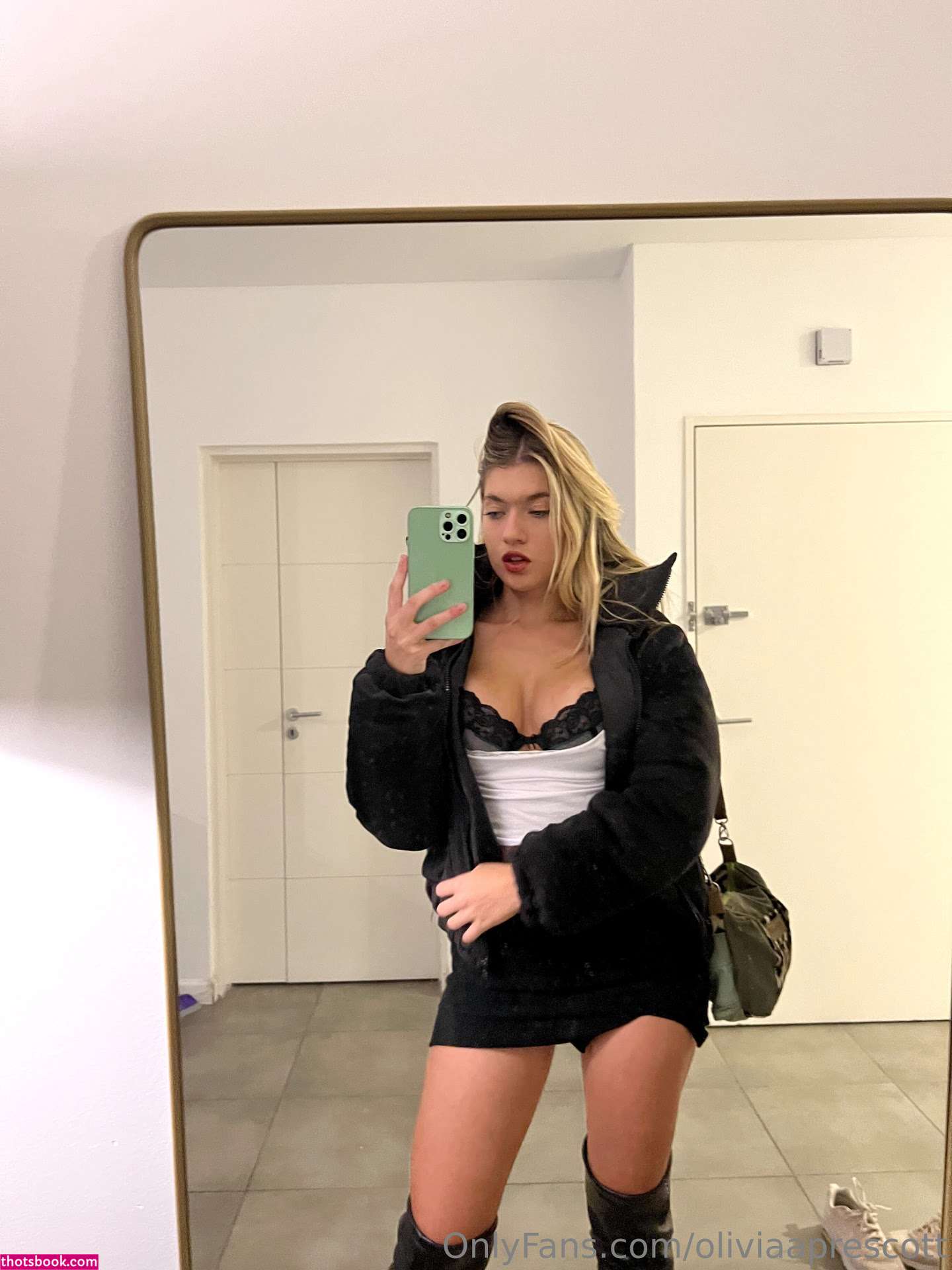 oliviaaprescott Photo #7