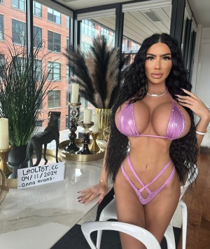 Anna Evans Photo #34