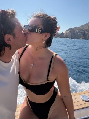 Bella Thorne Photo #364