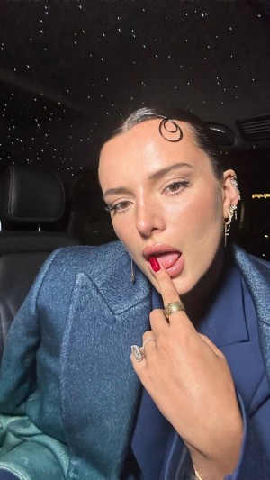 Bella Thorne Photo #390