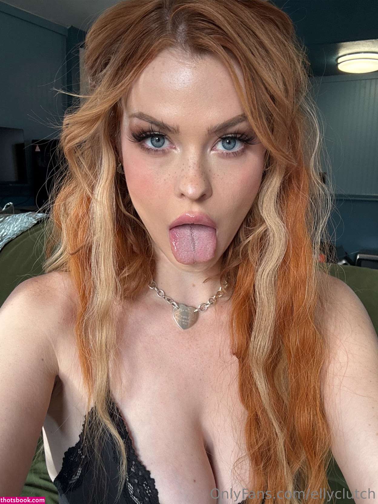 Elly Clutch Photo #709