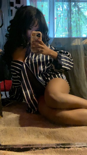 Thelovewitch942 Photo #4