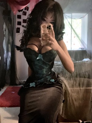 Thelovewitch942 Photo #14