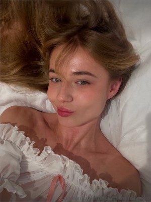 Elizabeth Vasilenko Photo #125