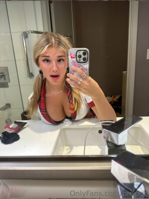 Breckie Hill Photo #696