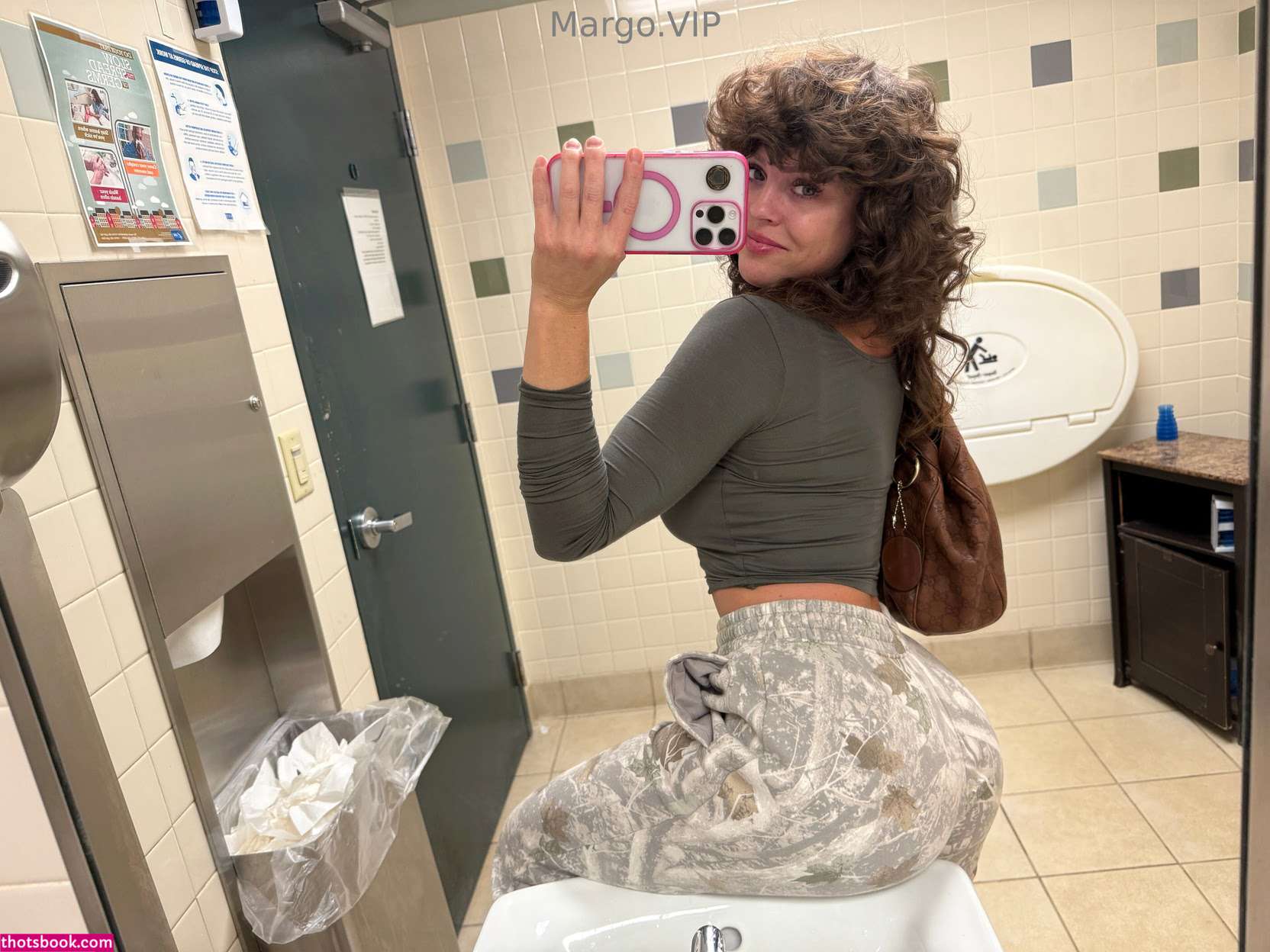 Rahyndee James Photo #225