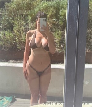 Sarah Mcdaniel Photo #140