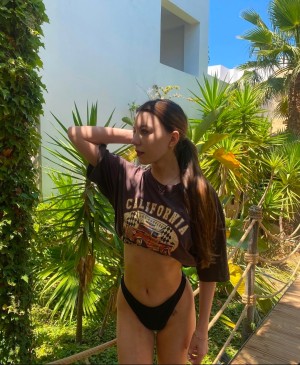 Isabelle Dze Photo #33