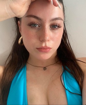 Isabelle Dze Photo #39