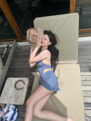 Laura Ziphora Photo #10