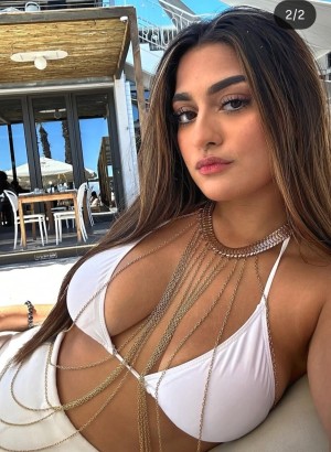 Nina Samuels Photo #6