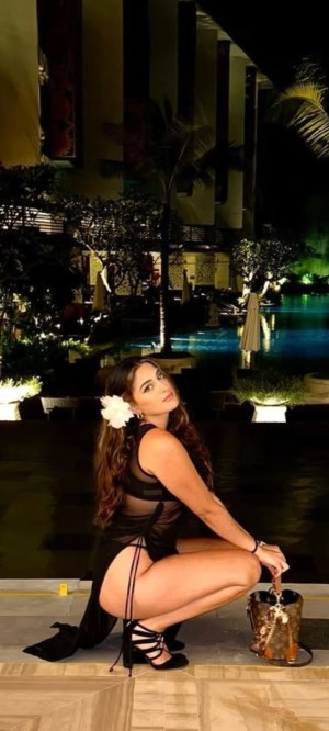 Nina Samuels Photo #26