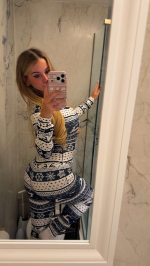 Kaitlyn Krems Photo #734